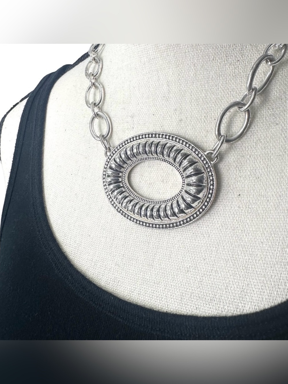 🤍 Silver Tone Oval Medallion Statement Necklace
